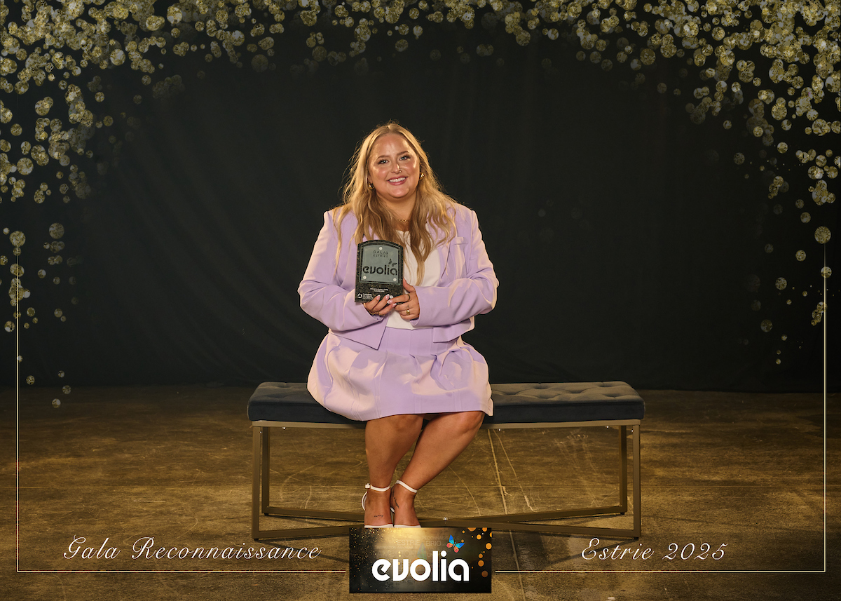 Claudia Côté 20250530_Gala_Reconnaissance_2025007808-pers├®v├®rance-scolaire-logo (1)