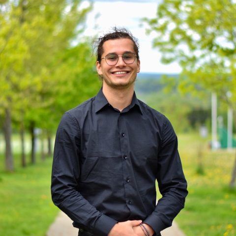 ZAchary-Carre-480×480
